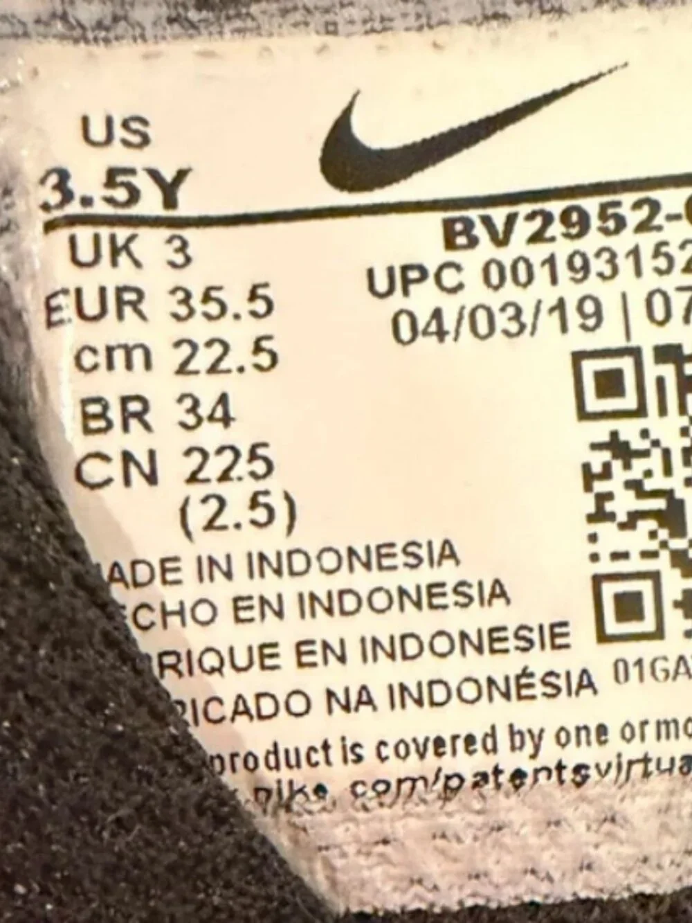 Nike Kids' Team Hustle D 9 basketball shoes